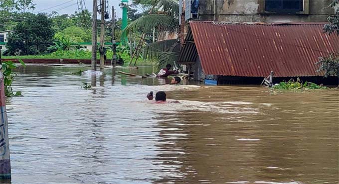 বন্যায় মৃতের সংখ্যা বেড়ে ৫২