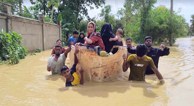 দেশে চলমান বন্যায় ১১ জেলায় মৃতের সংখ্যা বেড়ে ২৩ জনে দাঁড়িয়েছে। অন্যদিকে বন্যায় মোট ক্ষতিগ্রস্ত হয়েছে ৫৫ লাখেরও বেশি মানুষ।