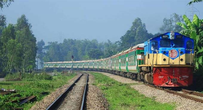 ৫ দিন পর ঢাকা-চট্টগ্রাম রুটে ট্রেন চলাচল শুরু