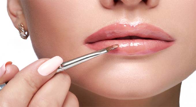 লিপ অয়েল ব্যবহারের উপকারিতা