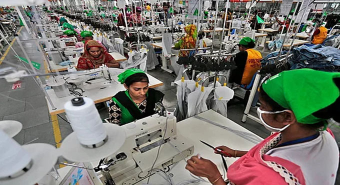 পোশাক কারখানা খুলবে বুধবার