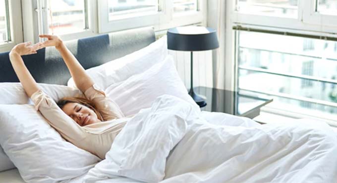 শীতের সকালে ঘুম ভাঙছে না, অলসতা কাটাতে যা করবেন