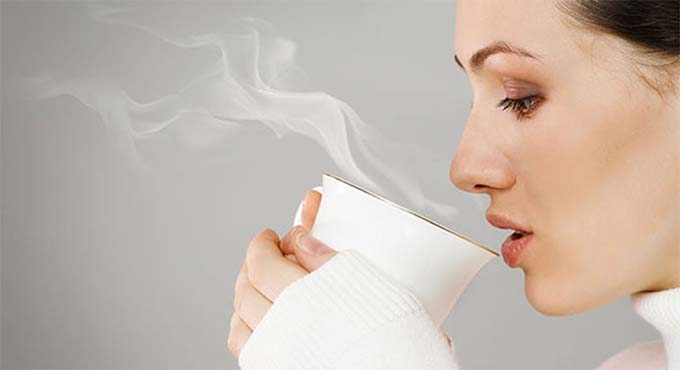 শীতে কুসুম গরম পানি পান করলে শরীরে যা ঘটে