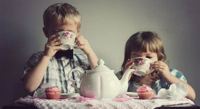 কোন বয়সে শিশুদের চা এবং কফি দেওয়া উচিত