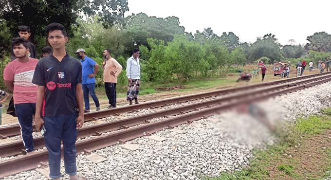 কুমিল্লায় ট্রেনে কাটা পড়ে ৩ যুবকের মৃত্যু