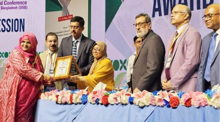 চোখের চিকিৎসায় শ্রেষ্ঠত্বের স্বীকৃতি পেলেন ১৭ চিকিৎসক