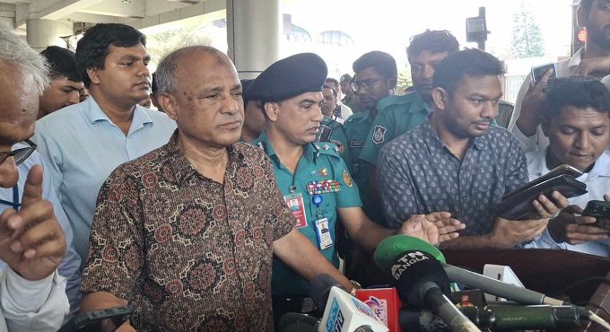 আবদুল হামিদের দেশত্যাগের ঘটনায় দোষীদের কাউকে ছাড় দেয়া হবে না : স্বরাষ্ট্র উপদেষ্টা