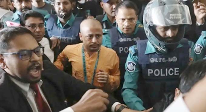 চিন্ময় দাসকে আরো ৪ মামলায় গ্রেপ্তার দেখানোর আদেশ
