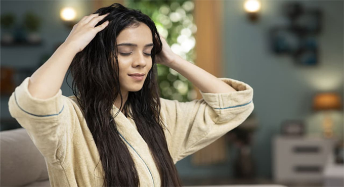 রাতে মাথায় তেল মেখে ঘুমানো উপকার নাকি ক্ষতিকর