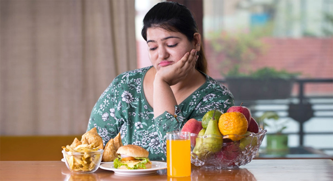 মন খারাপের সময় অস্বাস্থ্যকর খাওয়ার অভ্যাস নিয়ন্ত্রণে রাখবেন যেভাবে