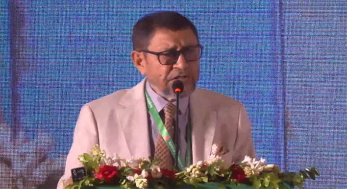 চিকিৎসকদের গল্পগুজব করে কাটালে হবে না, রোগীদেরও খেয়াল রাখতে হবে : স্বাস্থ্যমন্ত্রী